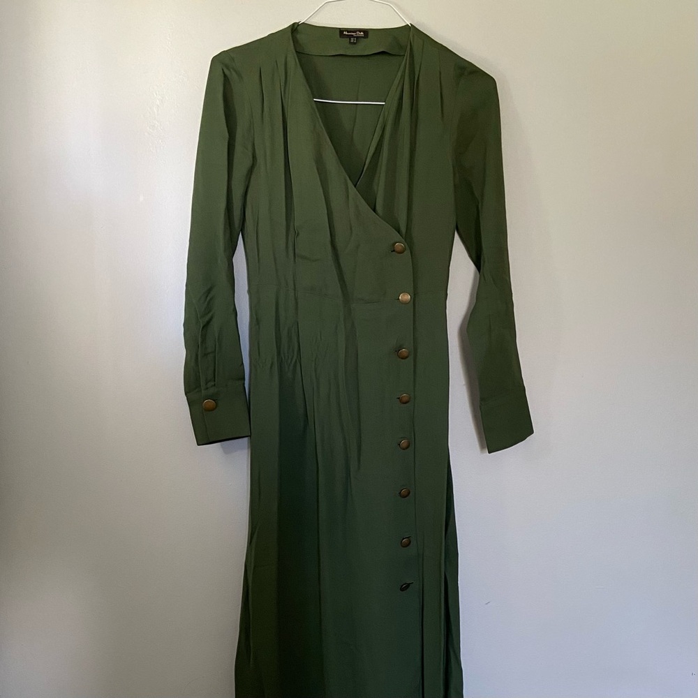 Elegant Green Button-Down Dress